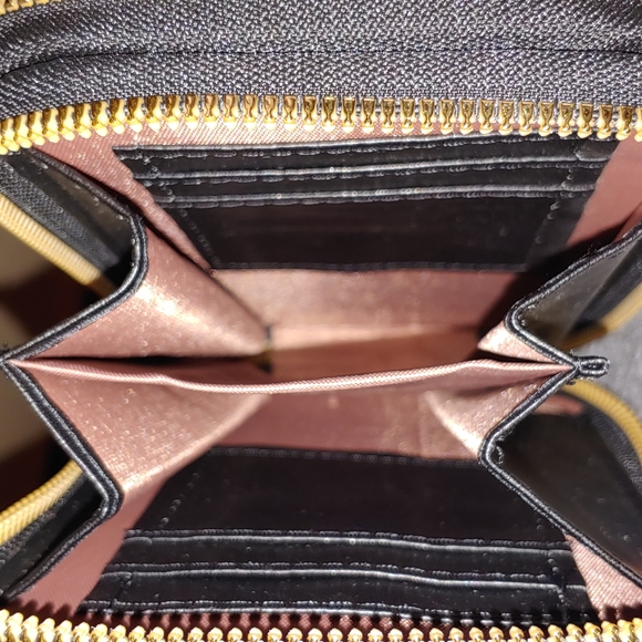 Butterfly Crossbody Phone Case - Picture 9 of 9